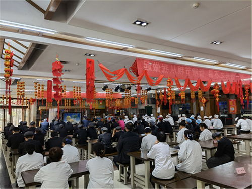 后勤產(chǎn)業(yè)集團(tuán)飲食服務(wù)中心開展食品安全知識培訓(xùn)，提升餐飲服務(wù)質(zhì)量