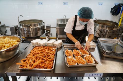 星級(jí)大廚掌勺學(xué)生餐，無(wú)錫國(guó)企入駐校園食堂 讓安全與美味并重